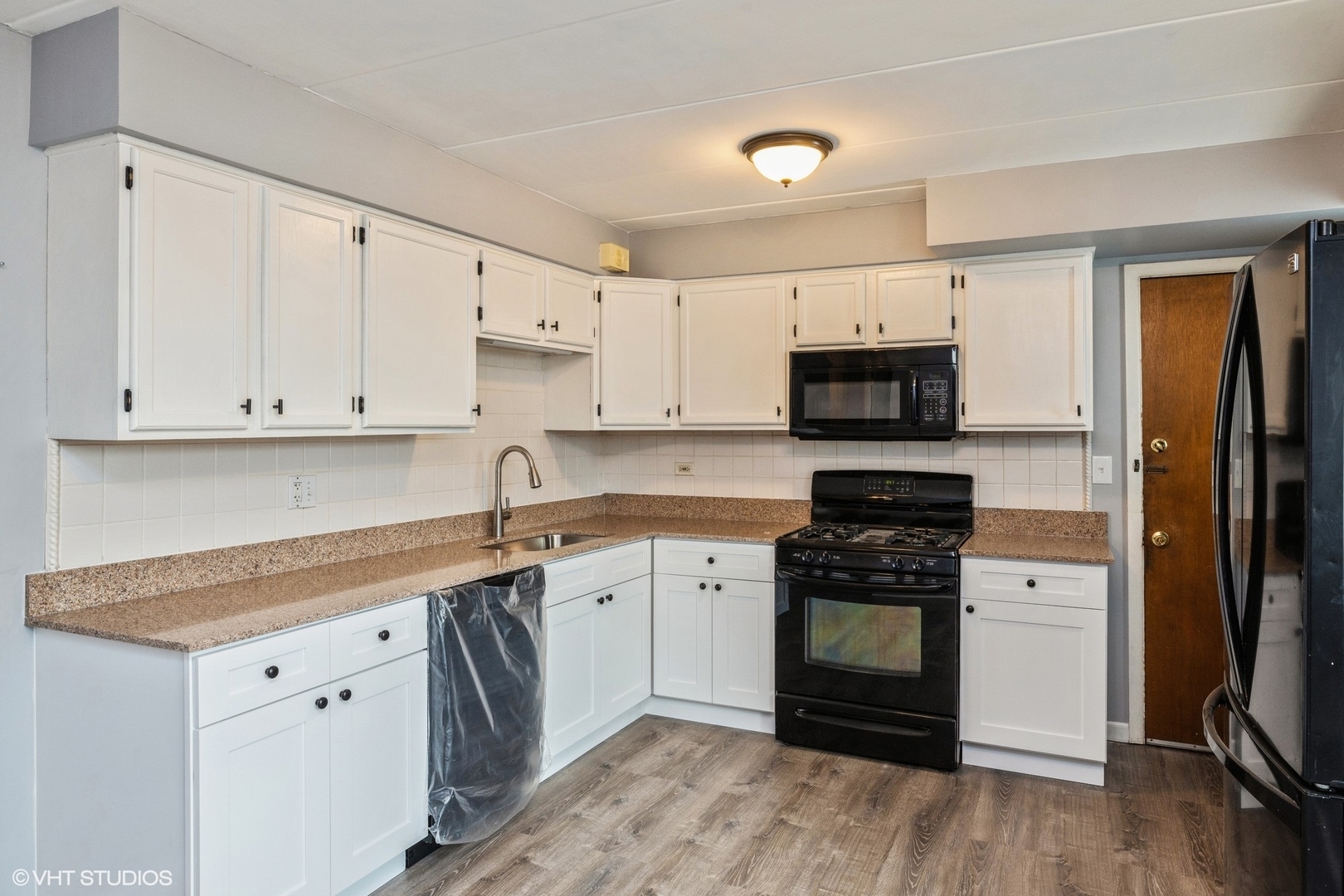Property Photo: 6150 S Kensington Avenue 102 IL 60525