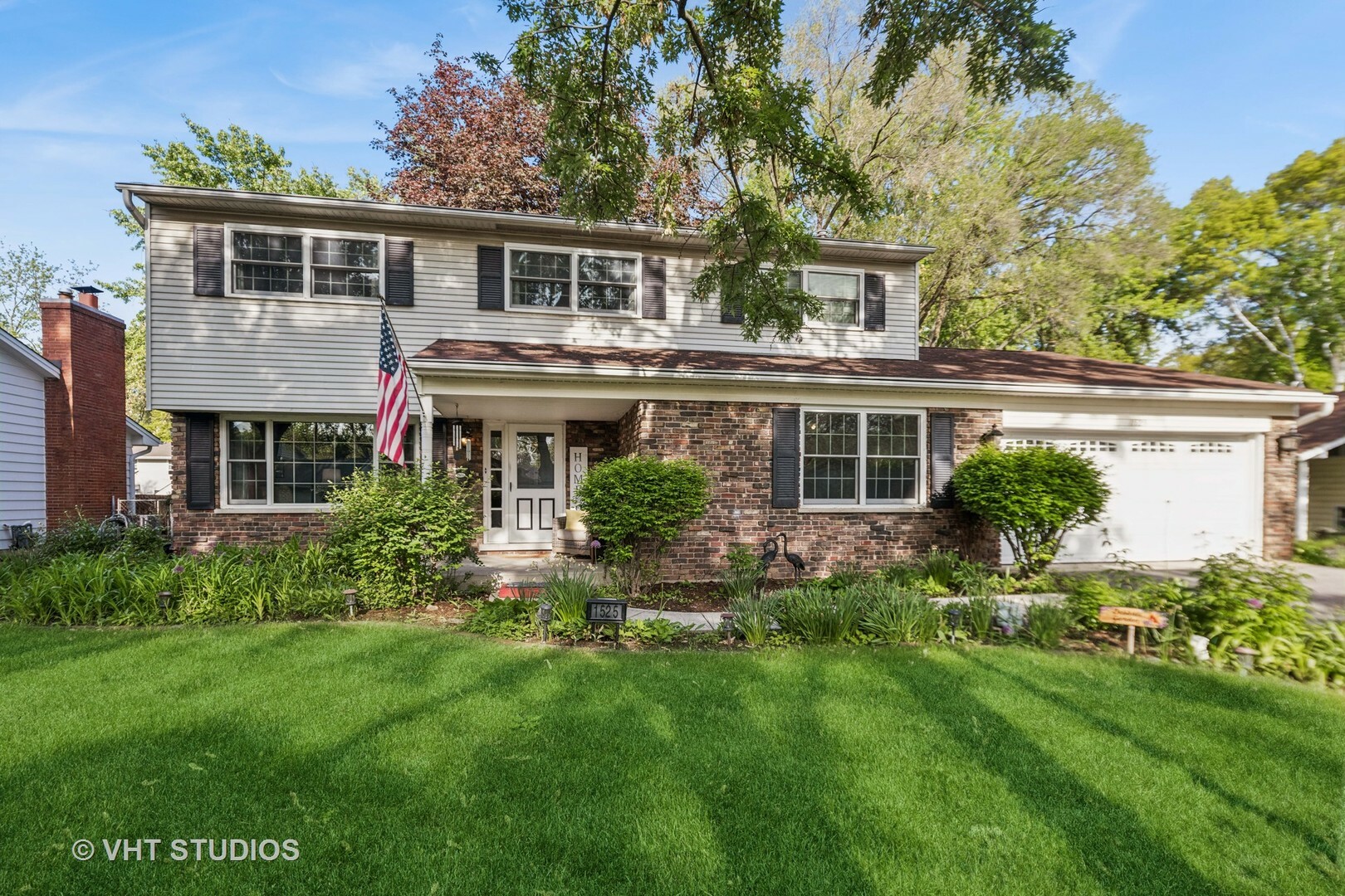 Property Photo: 1525 Swallow Street IL 60565