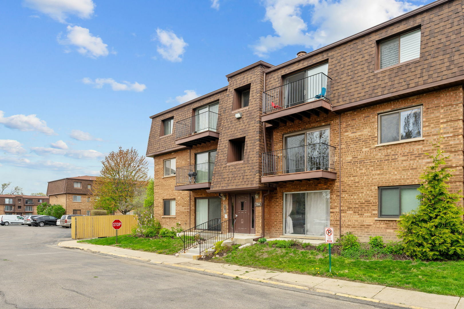Property Photo: 704 Cobblestone Circle D IL 60025