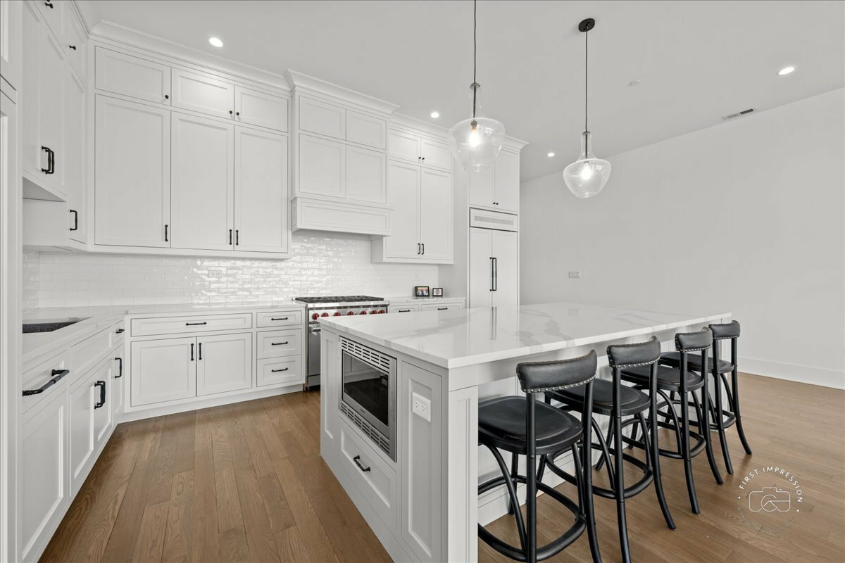 Property Photo: 195 N Addison Avenue Ph03 IL 60126