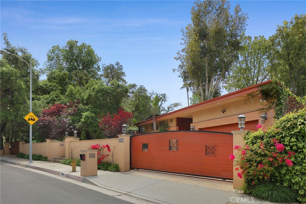 Property Photo:  3951 Vanalden Avenue  CA 91356 