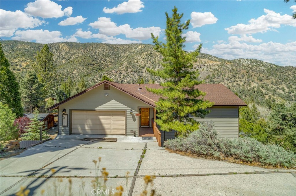 Property Photo: 15421 San Moritz Drive CA 93222