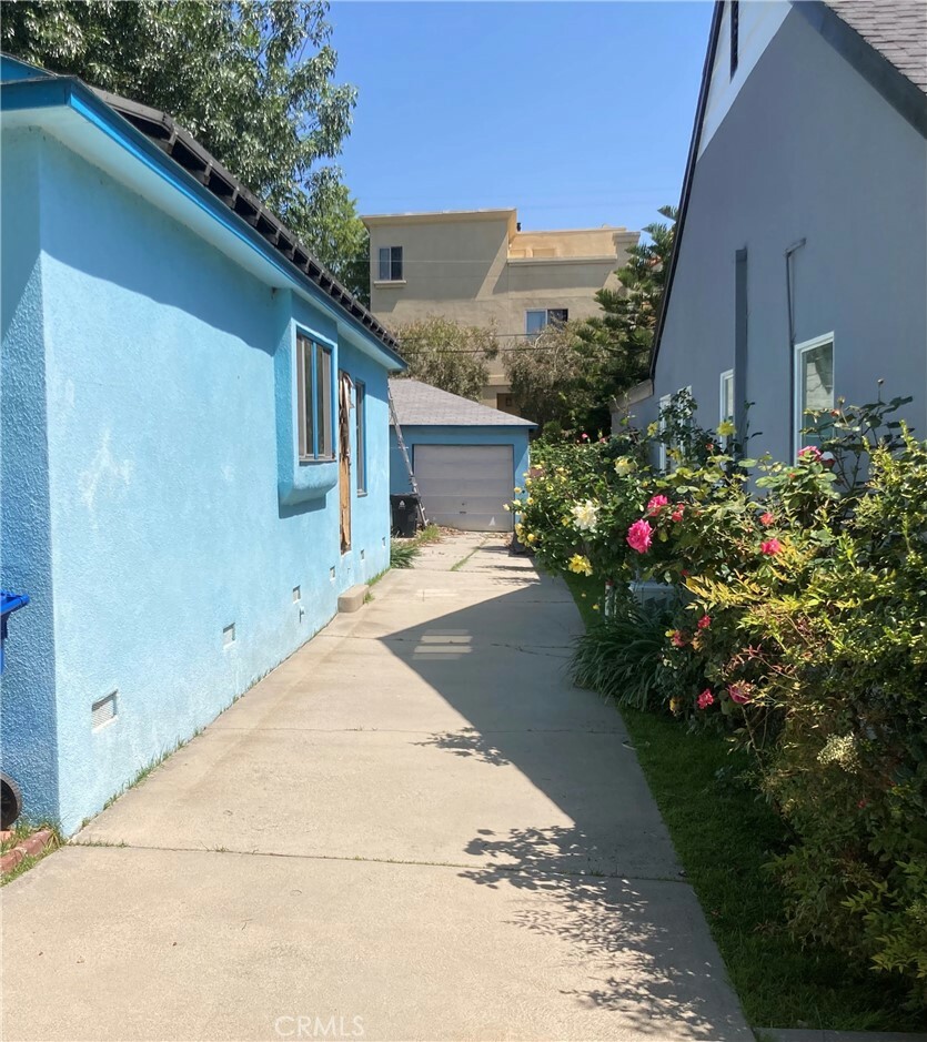 Property Photo: 5738 Beck Avenue 5738-5740 CA 91601