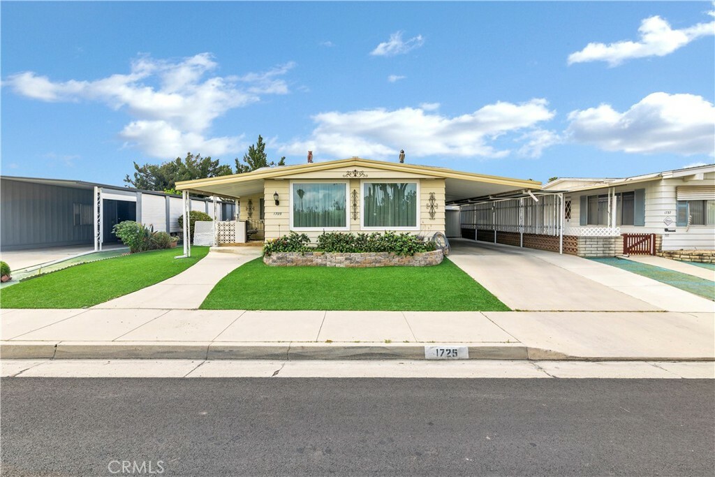 Property Photo: 1725 W Johnston Avenue CA 92545