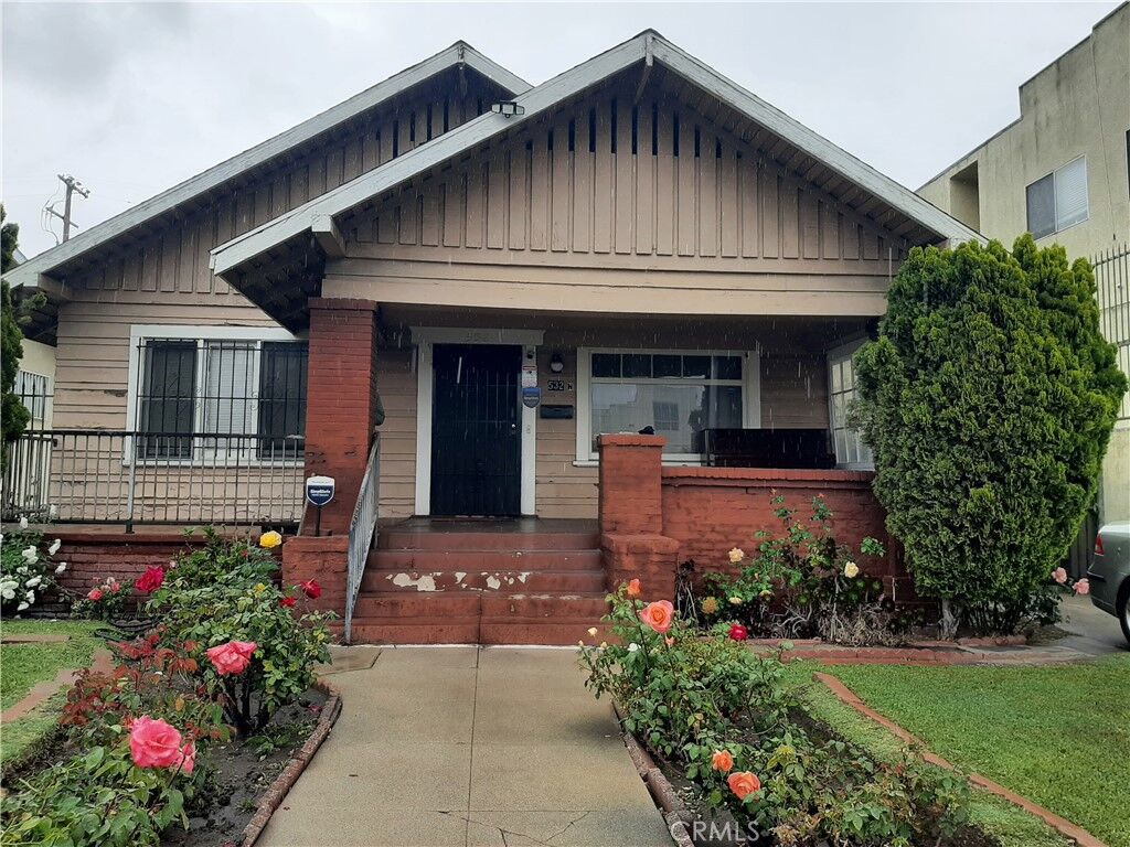 Property Photo: 532 N Oxford Avenue CA 90004