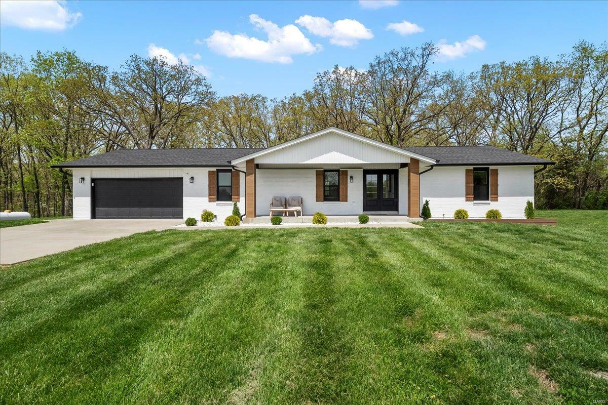 Property Photo: 636 Schultz Court MO 63348