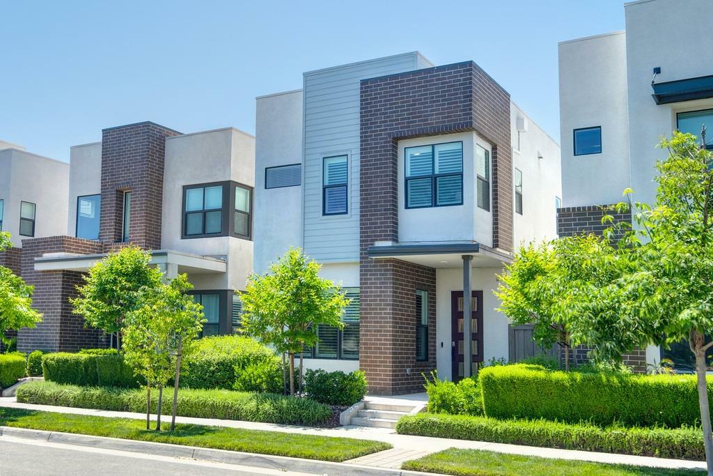 Property Photo: 142 Fonseca Street CA 95816