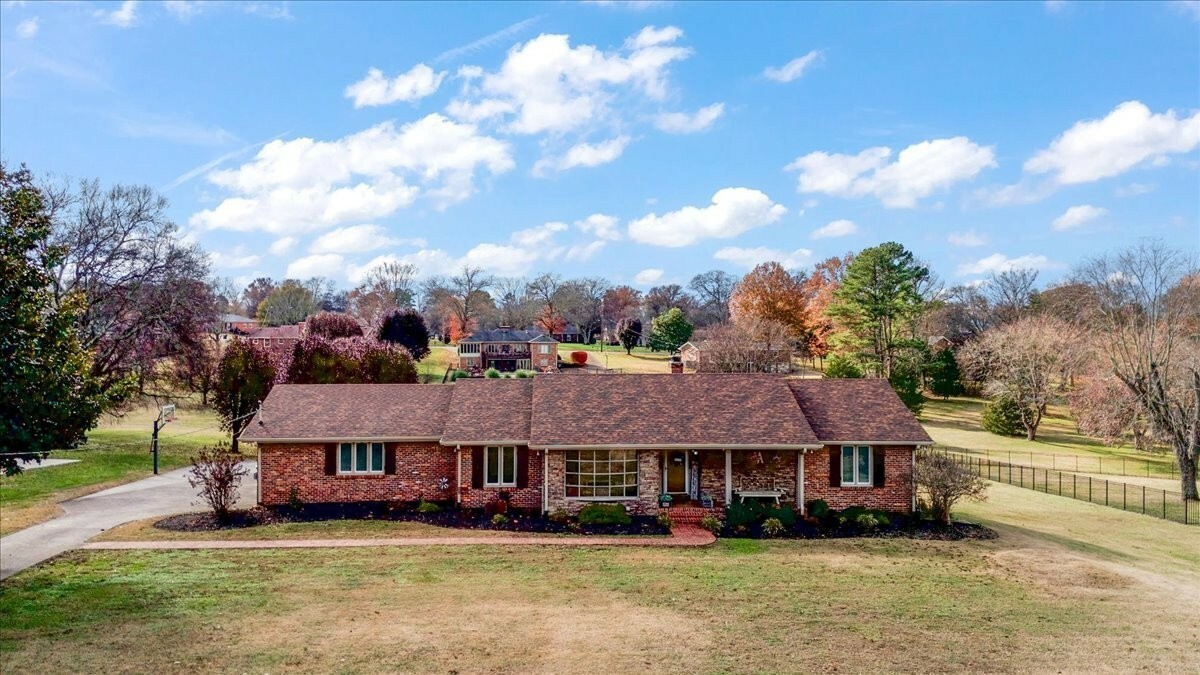 Property Photo: 206 Kennett Rd TN 37138