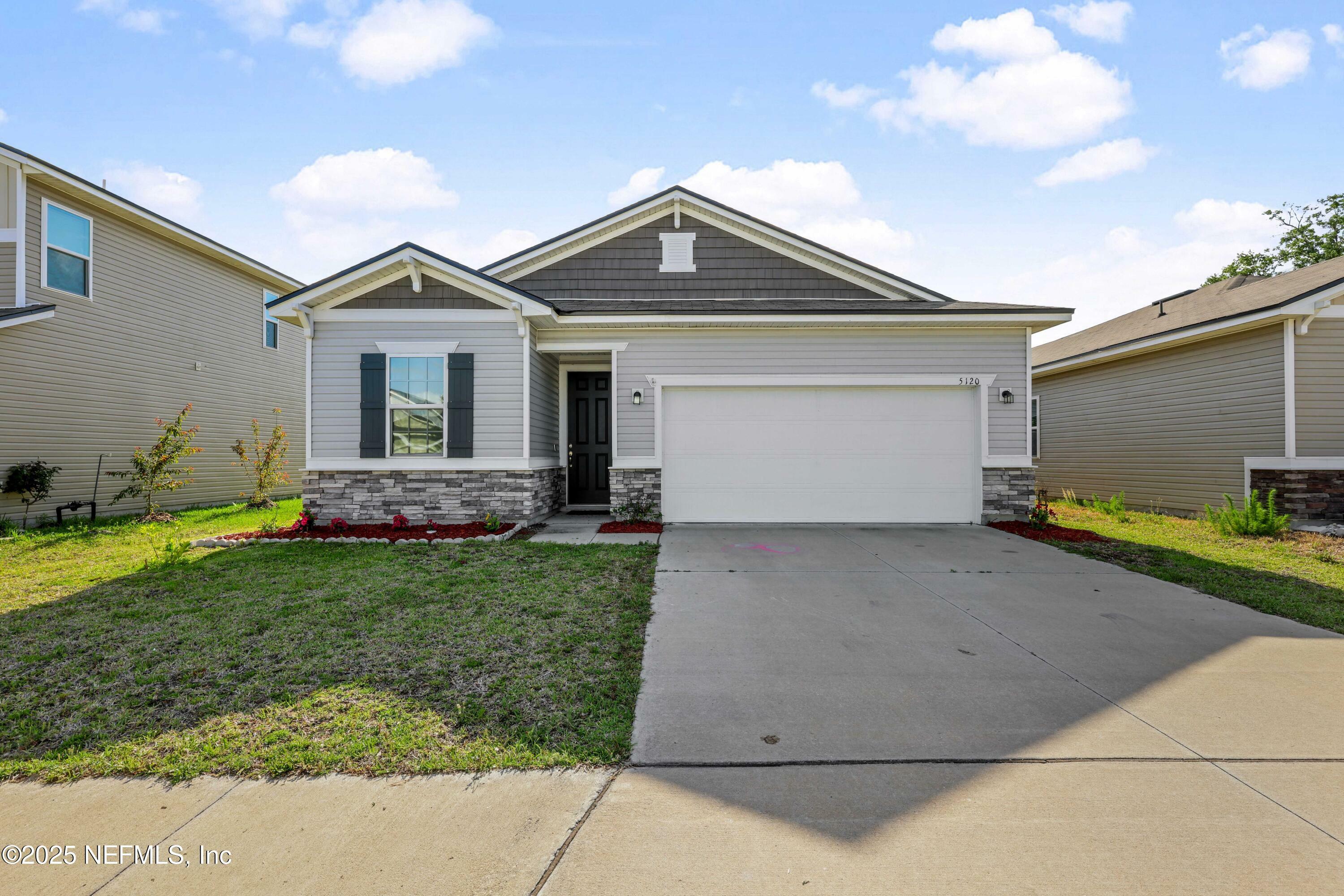 Property Photo: 5120 Sawmill Pt Way FL 32210