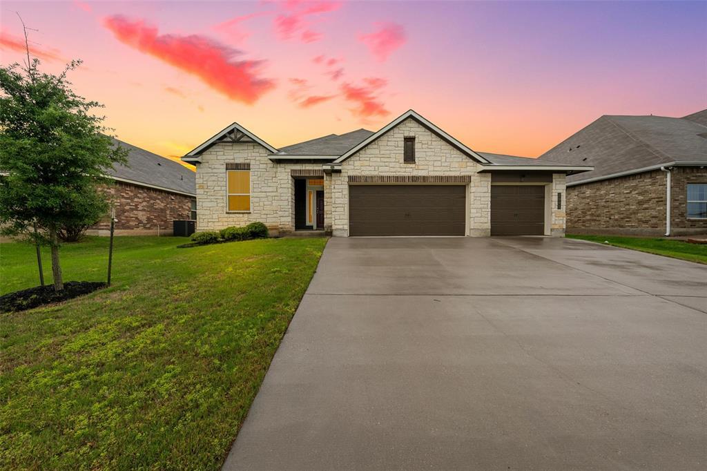 Property Photo:  2905 Gilchrist Drive  TX 76655 