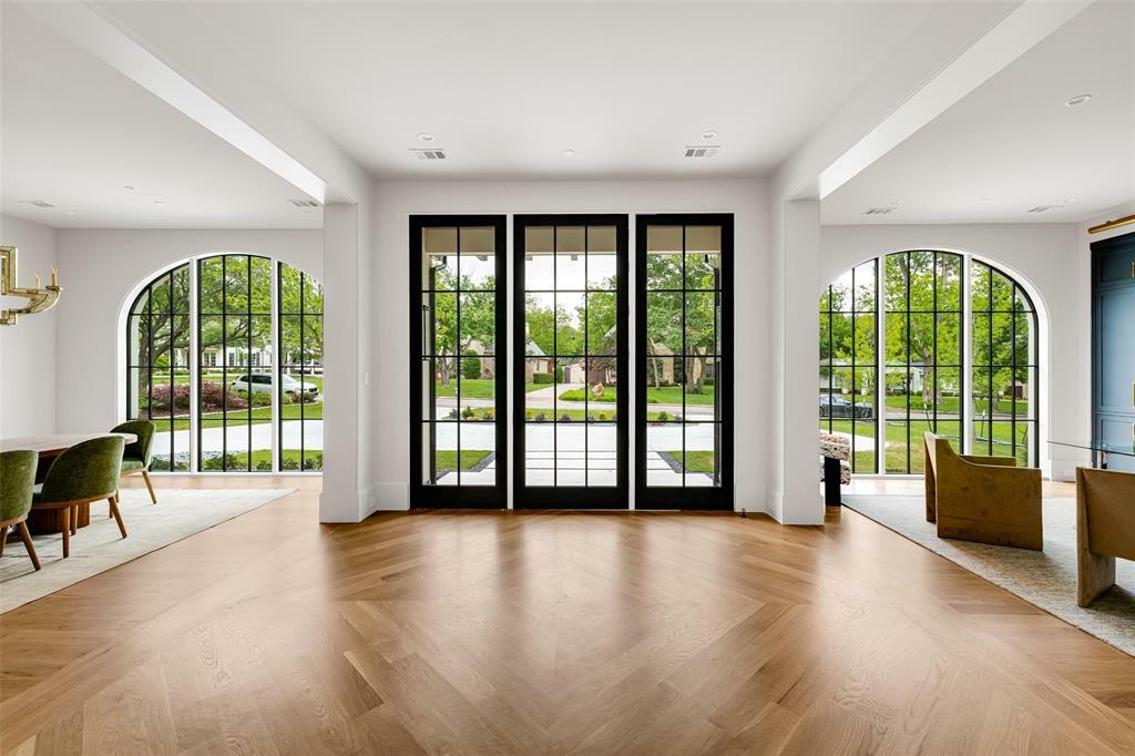Property Photo: 8531 Santa Clara Drive TX 75218