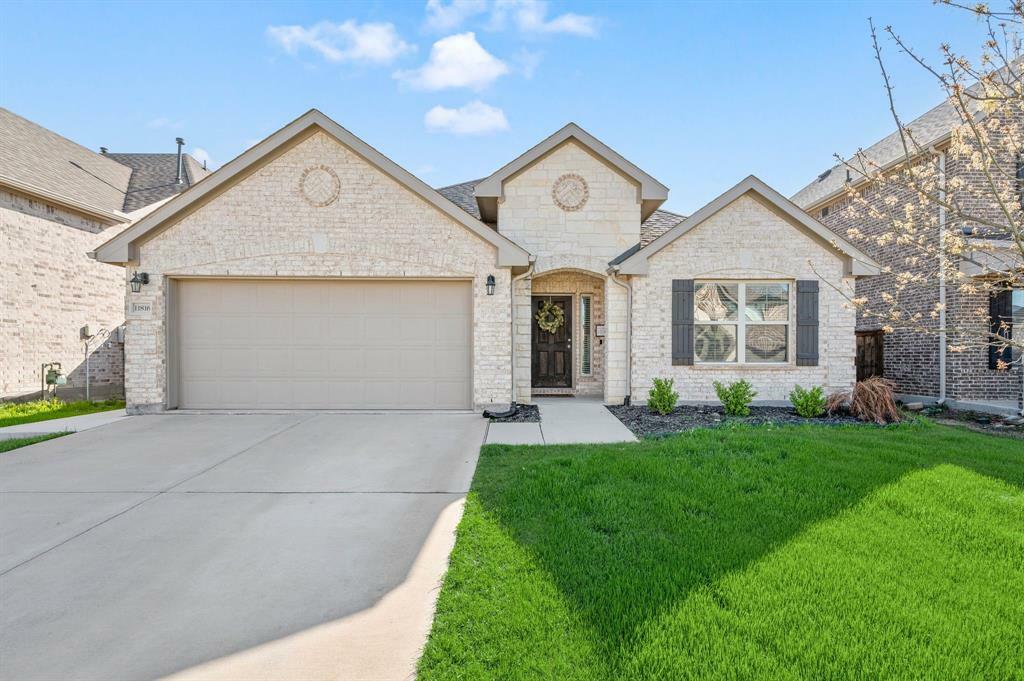 Property Photo: 11816 Wulstone Road TX 76052