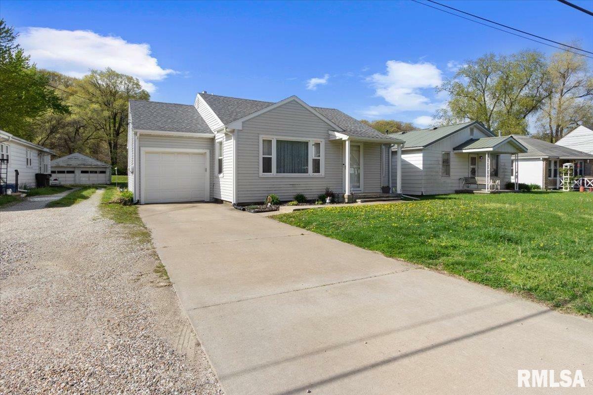 Property Photo: 706 Meadow Avenue IL 61611