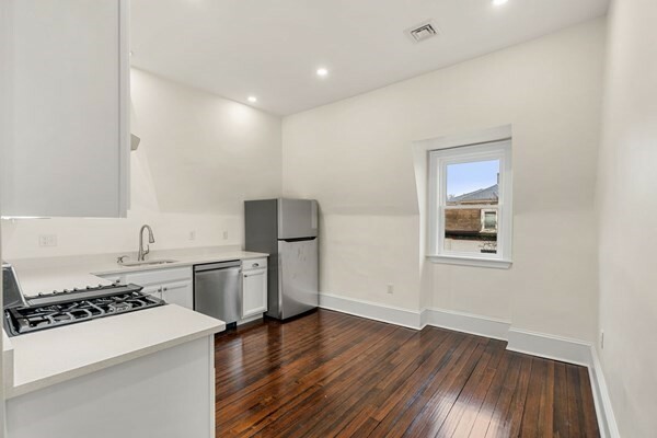 Property Photo: 10 King 3 MA 02124