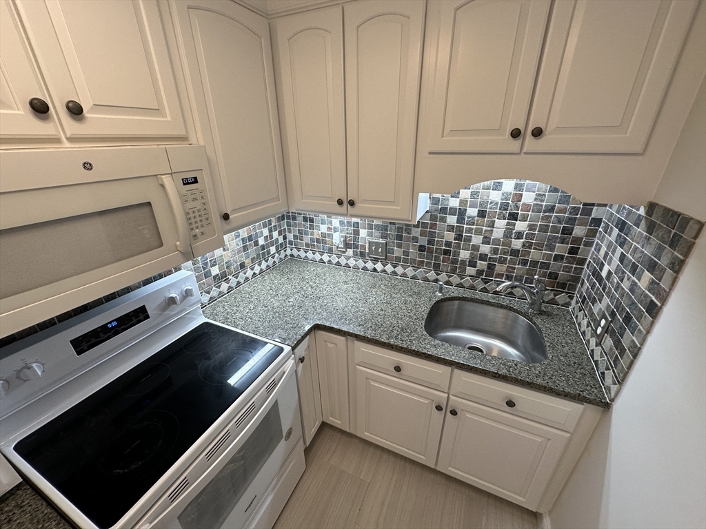Property Photo:  11 Riverside Ave 4  MA 01923 
