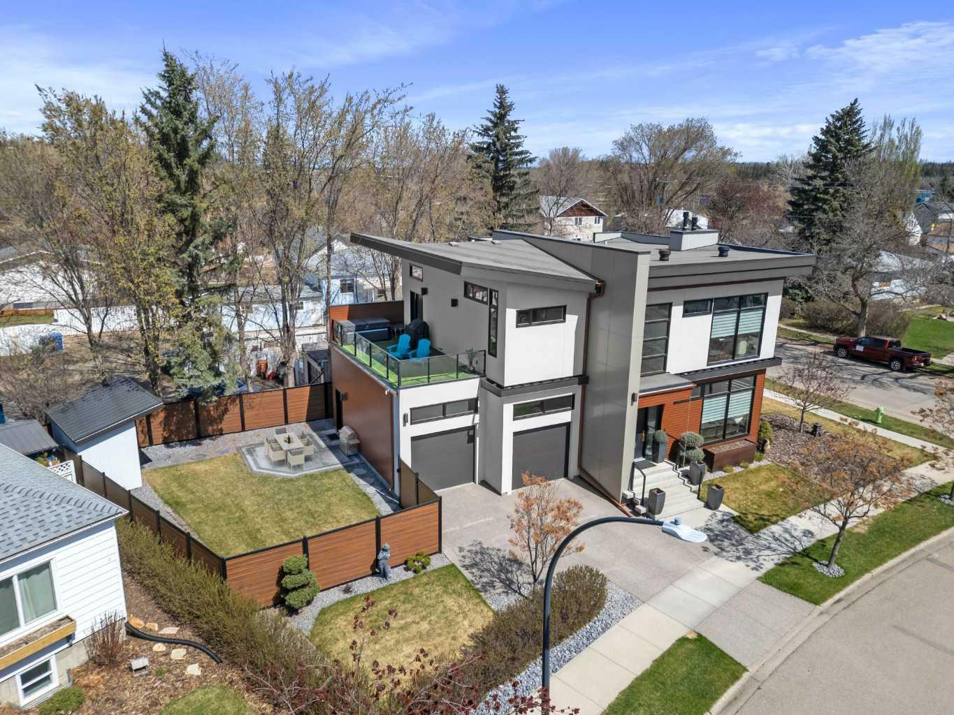 Property Photo: 5830 45 Avenue AB T4N 3M3