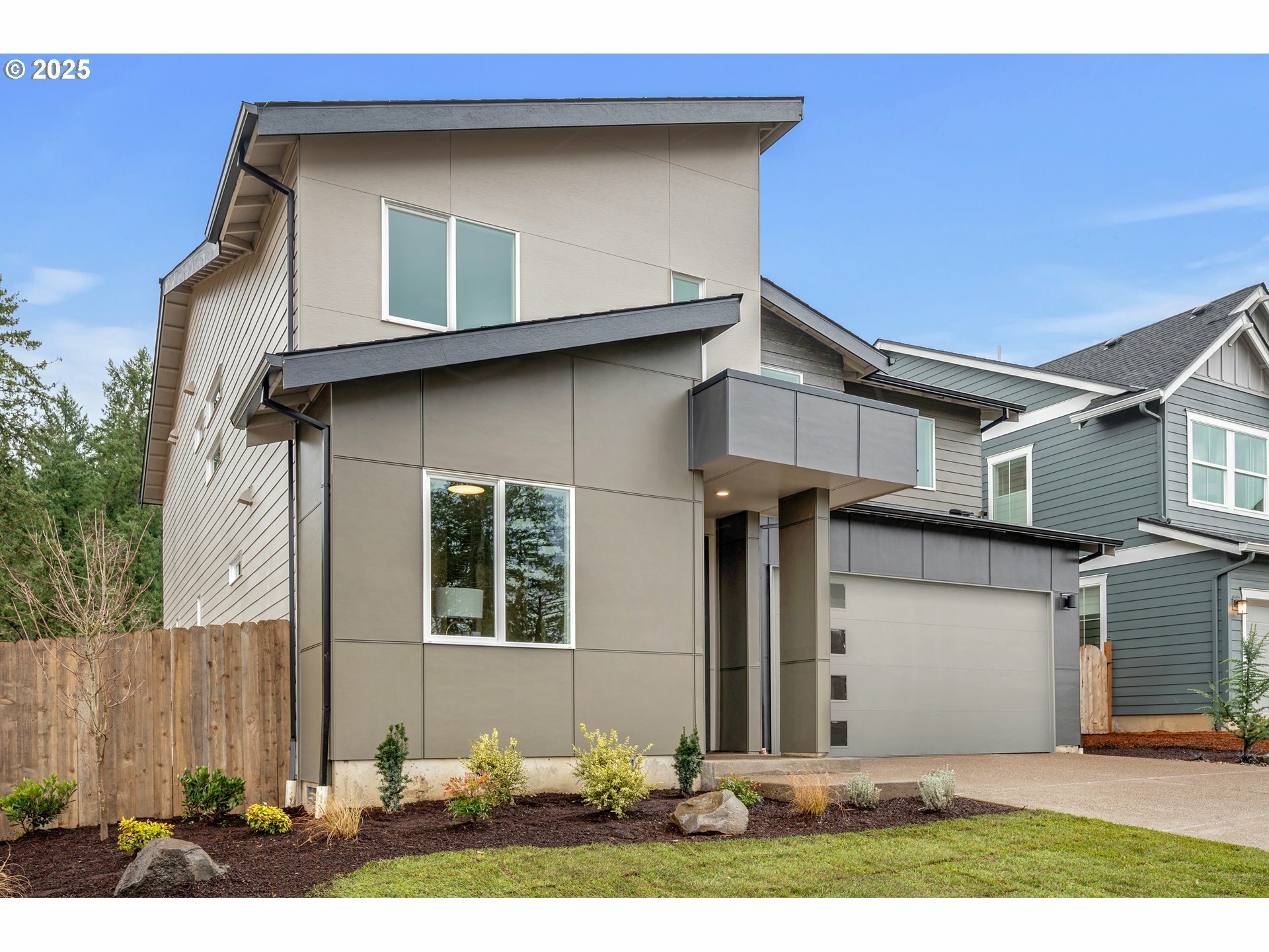 Property Photo: 24458 SW Robin Hood Pl OR 97140