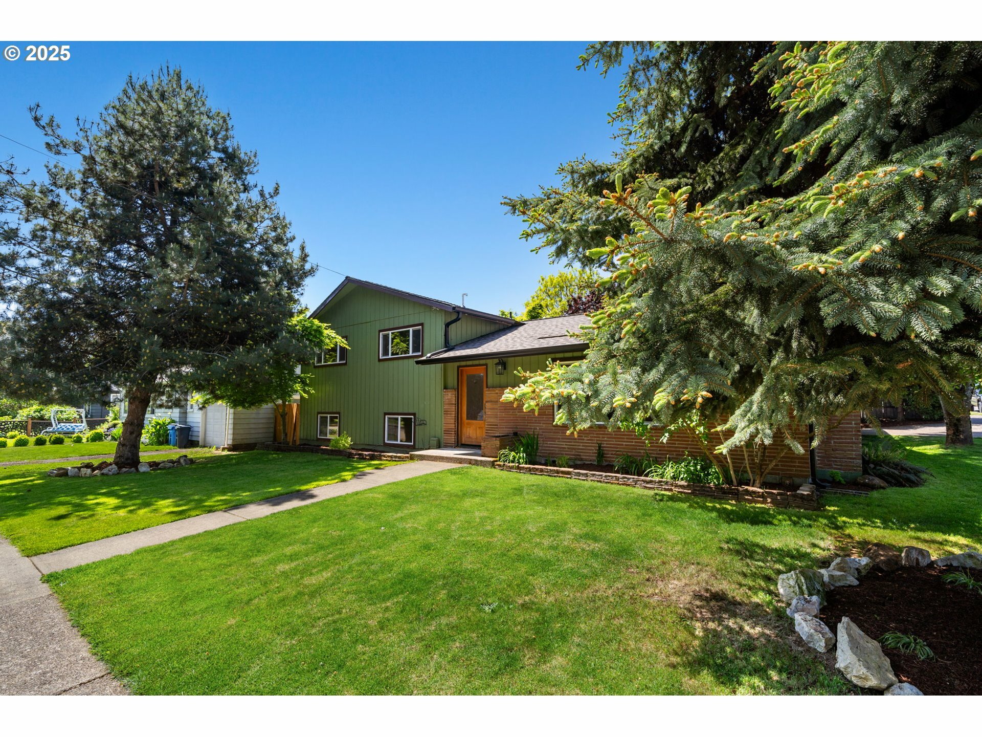 Property Photo: 1823 NE Garfield St WA 98607