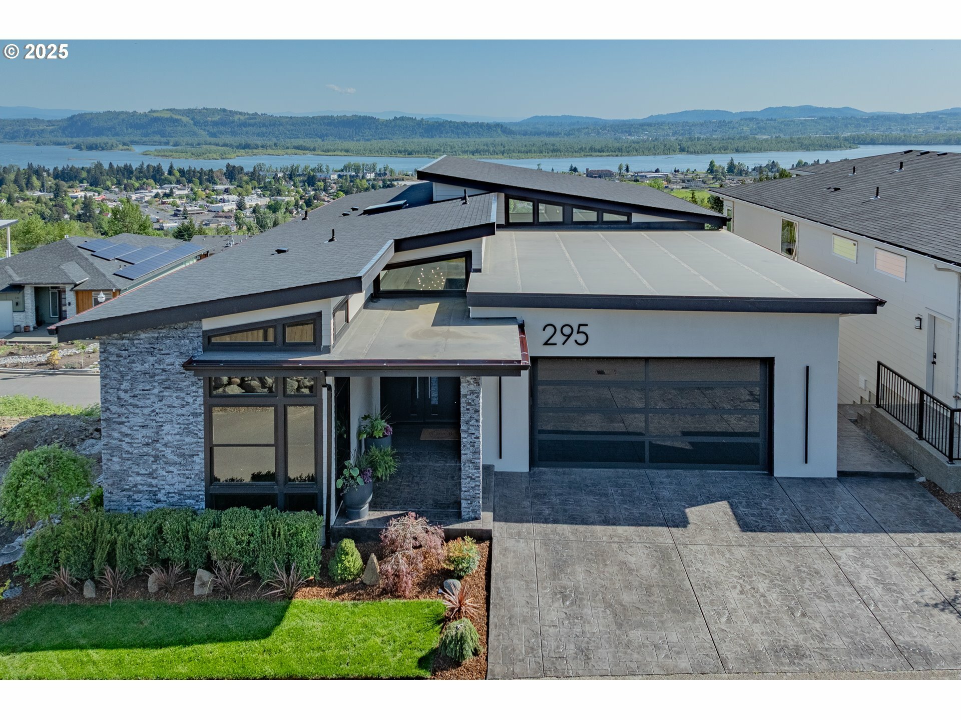 Property Photo: 295 W W St WA 98671