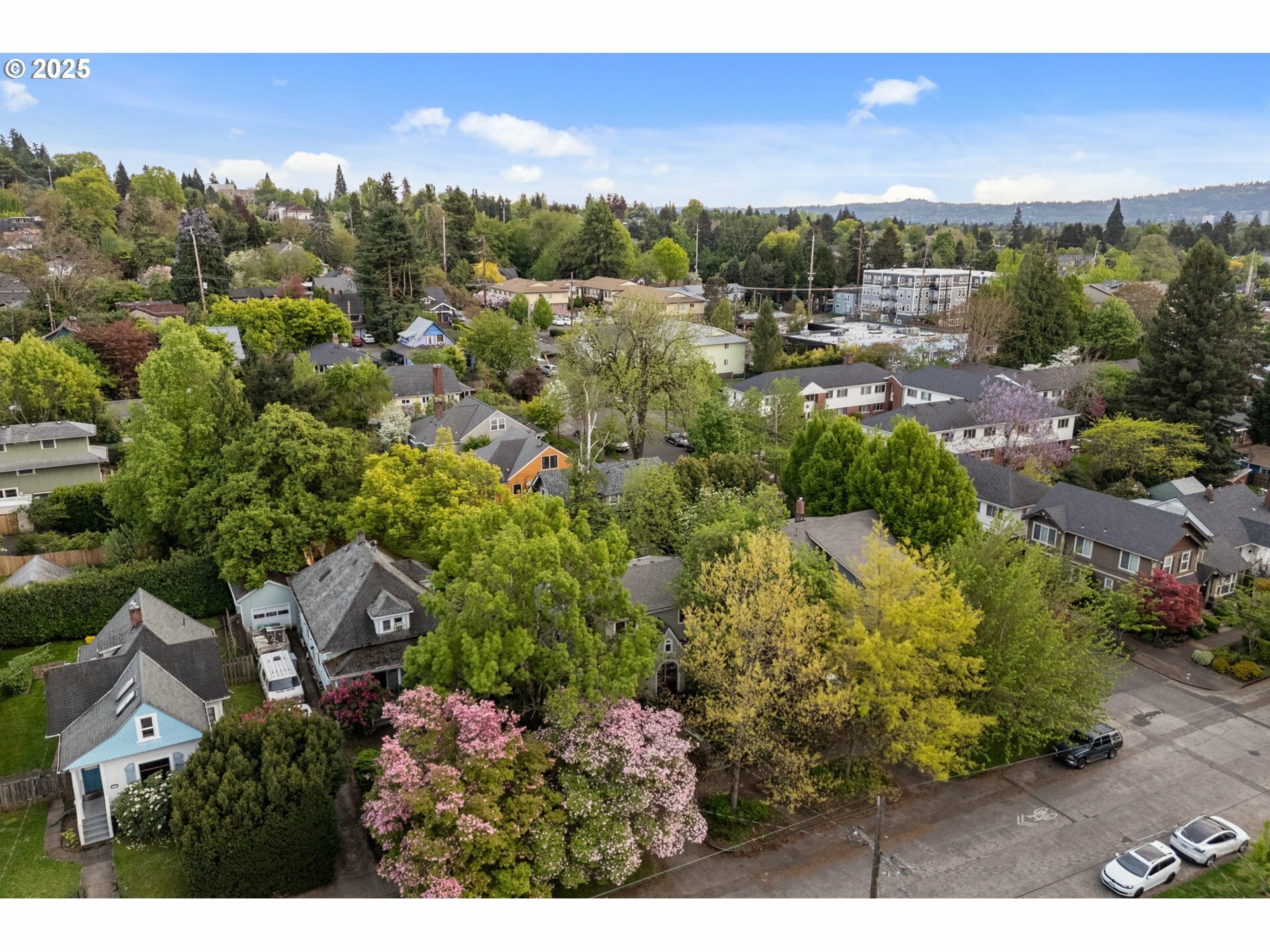 Property Photo: 6114 NE Davis St OR 97213