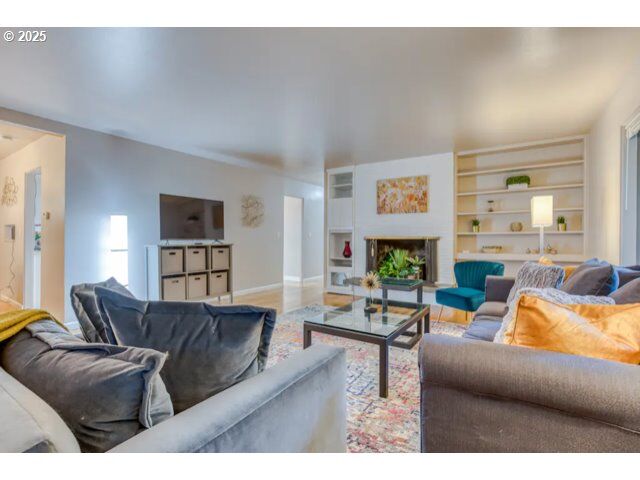 Property Photo: 8720 SW Katherine Ln A OR 97225