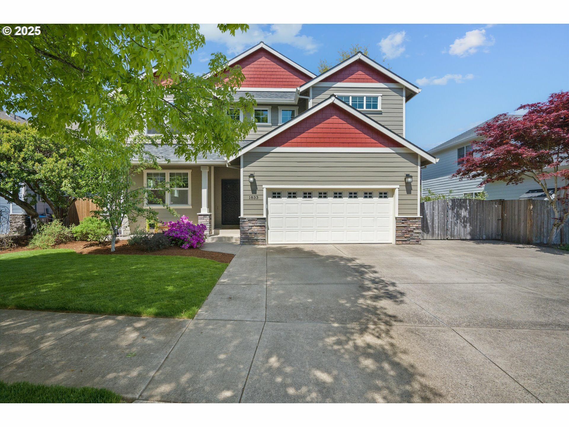 Property Photo: 1833 NW Cottonwood Dr OR 97128