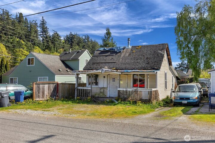 Property Photo: 314 E Section Street WA 98273