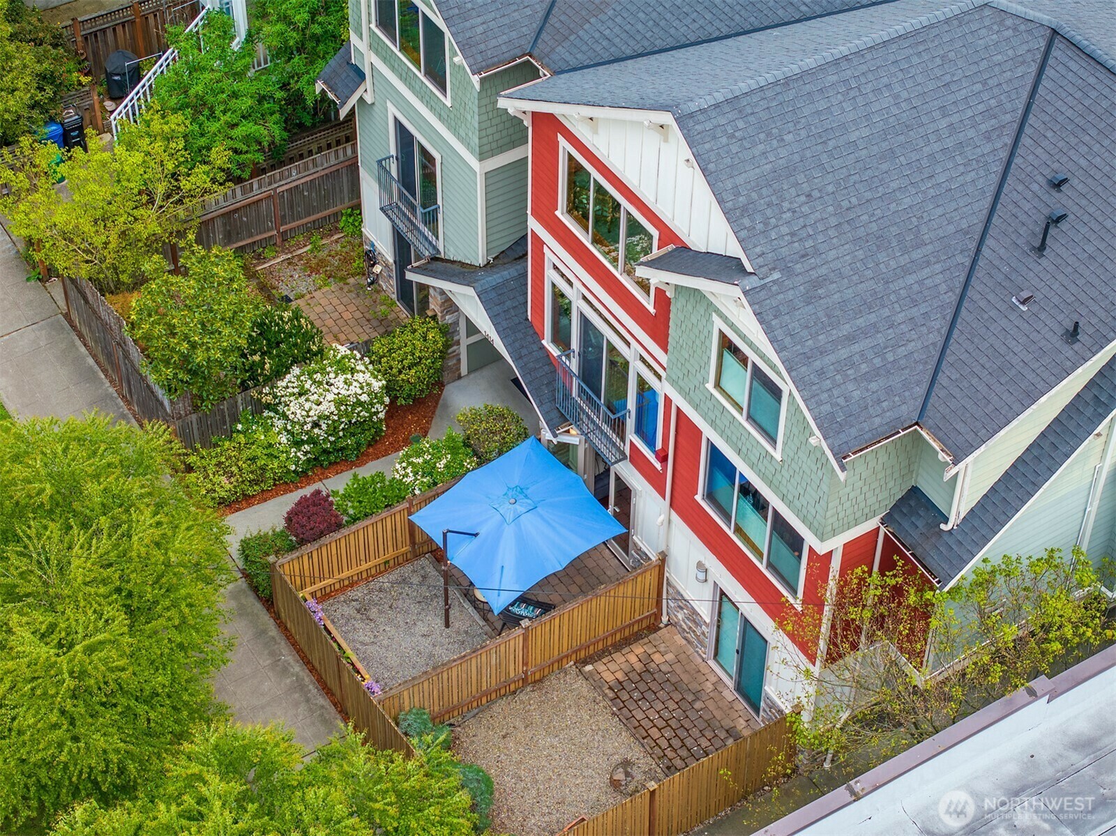Property Photo: 1414 18th Avenue B WA 98122