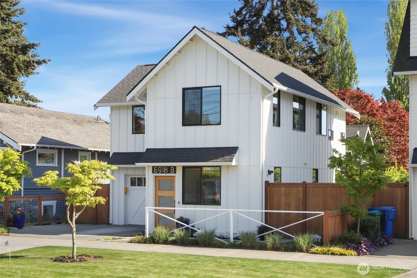 Property Photo: 6918 B 32nd Avenue NW WA 98117