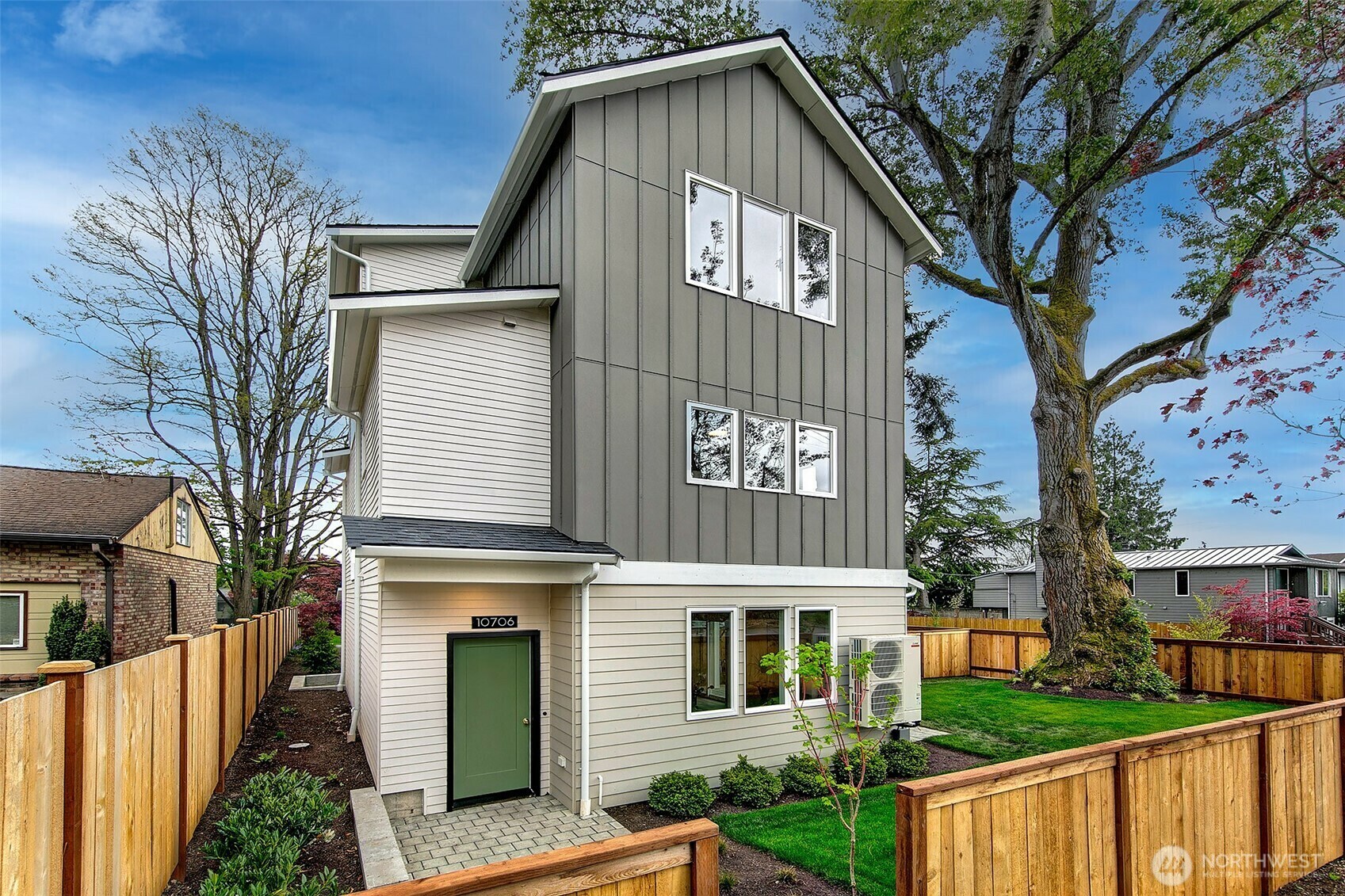Property Photo: 10706 Fremont Avenue N WA 98133