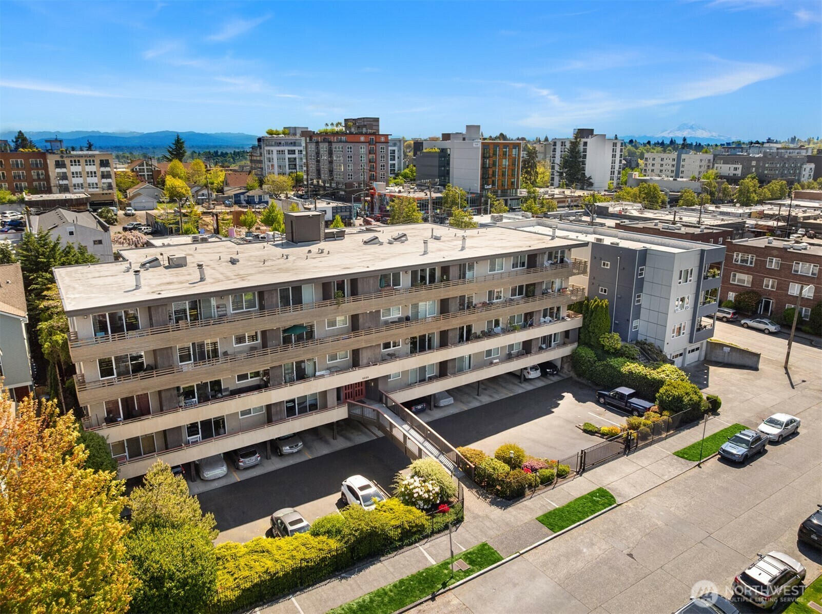 Property Photo: 4444 44th Avenue SW 403 WA 98116