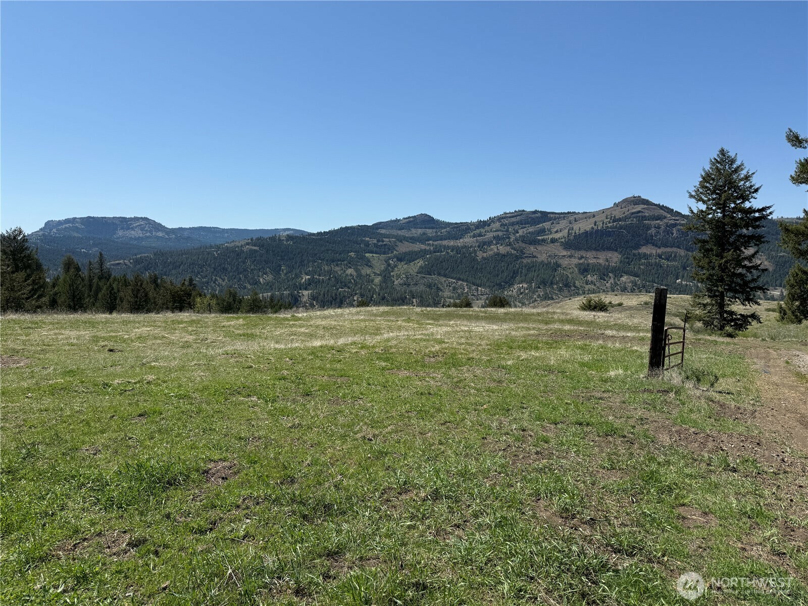 Property Photo: 26 Grandview Road WA 99118