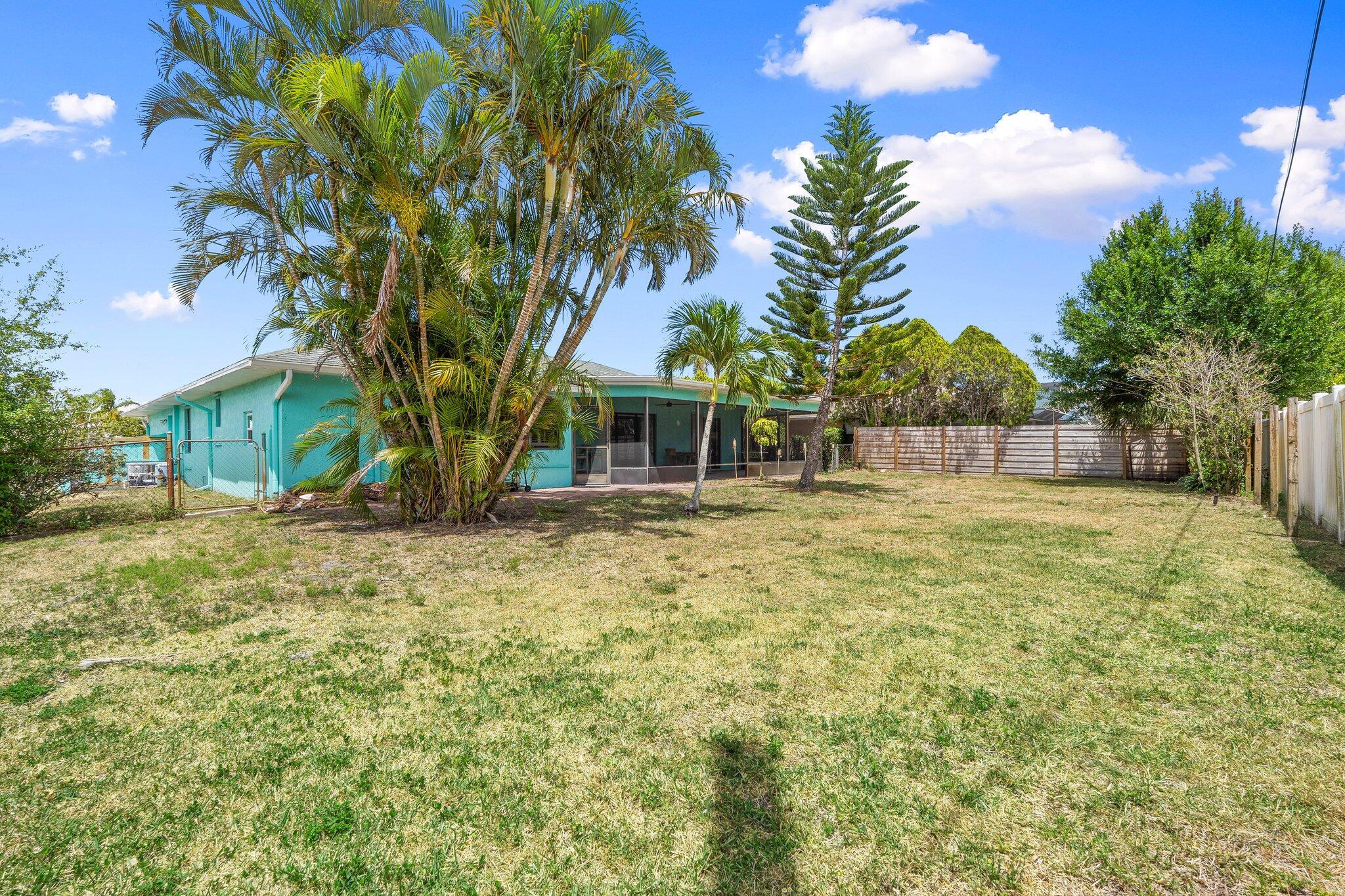Property Photo: 130 SW Airview Avenue FL 34984