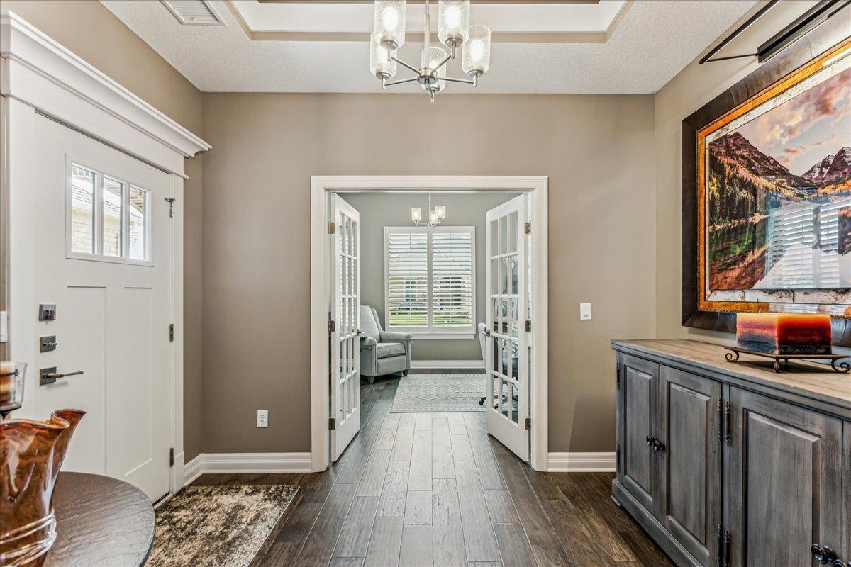 Property Photo: 4034 N Solano Cir KS 67205