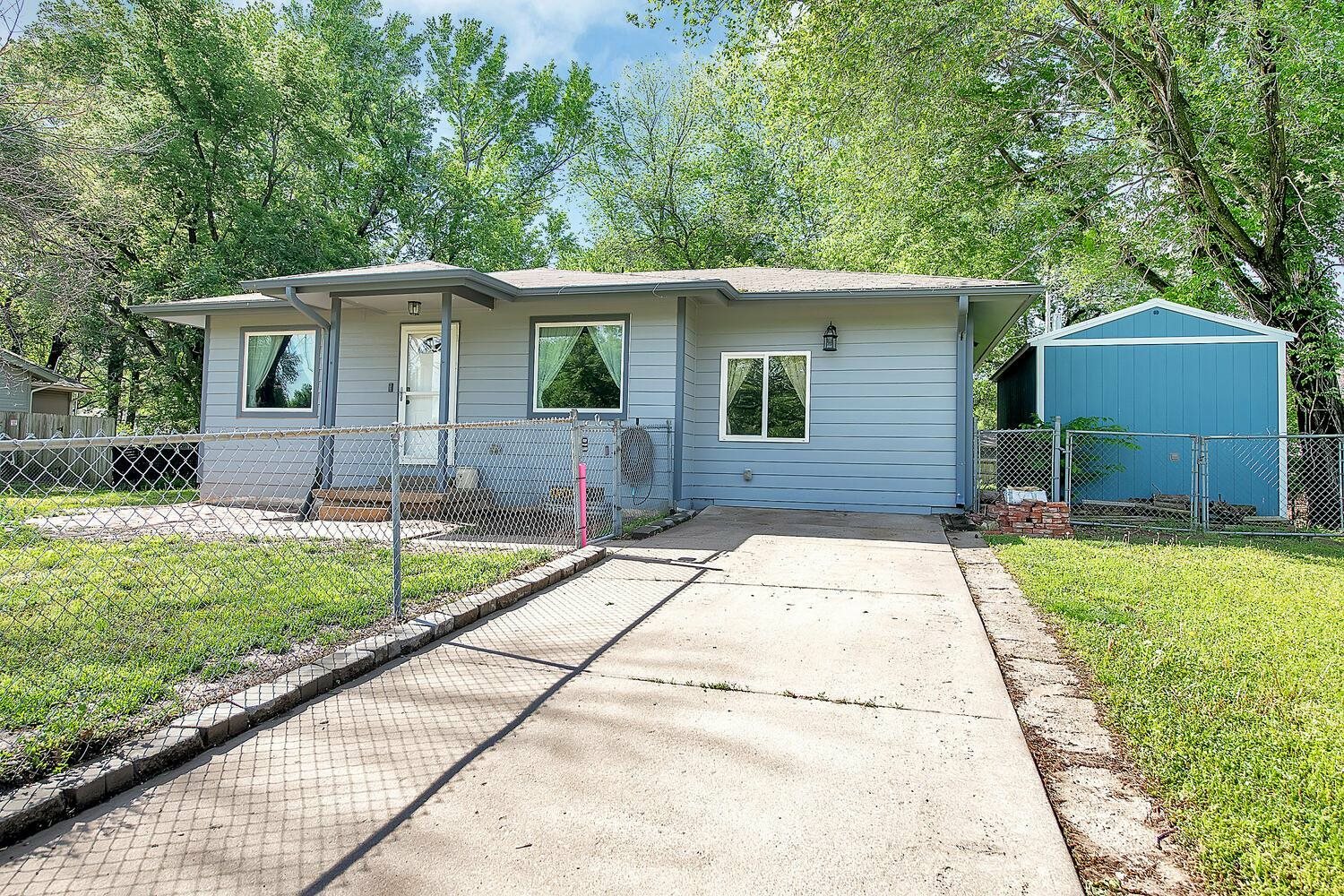 Property Photo: 515 E Franklin KS 67110