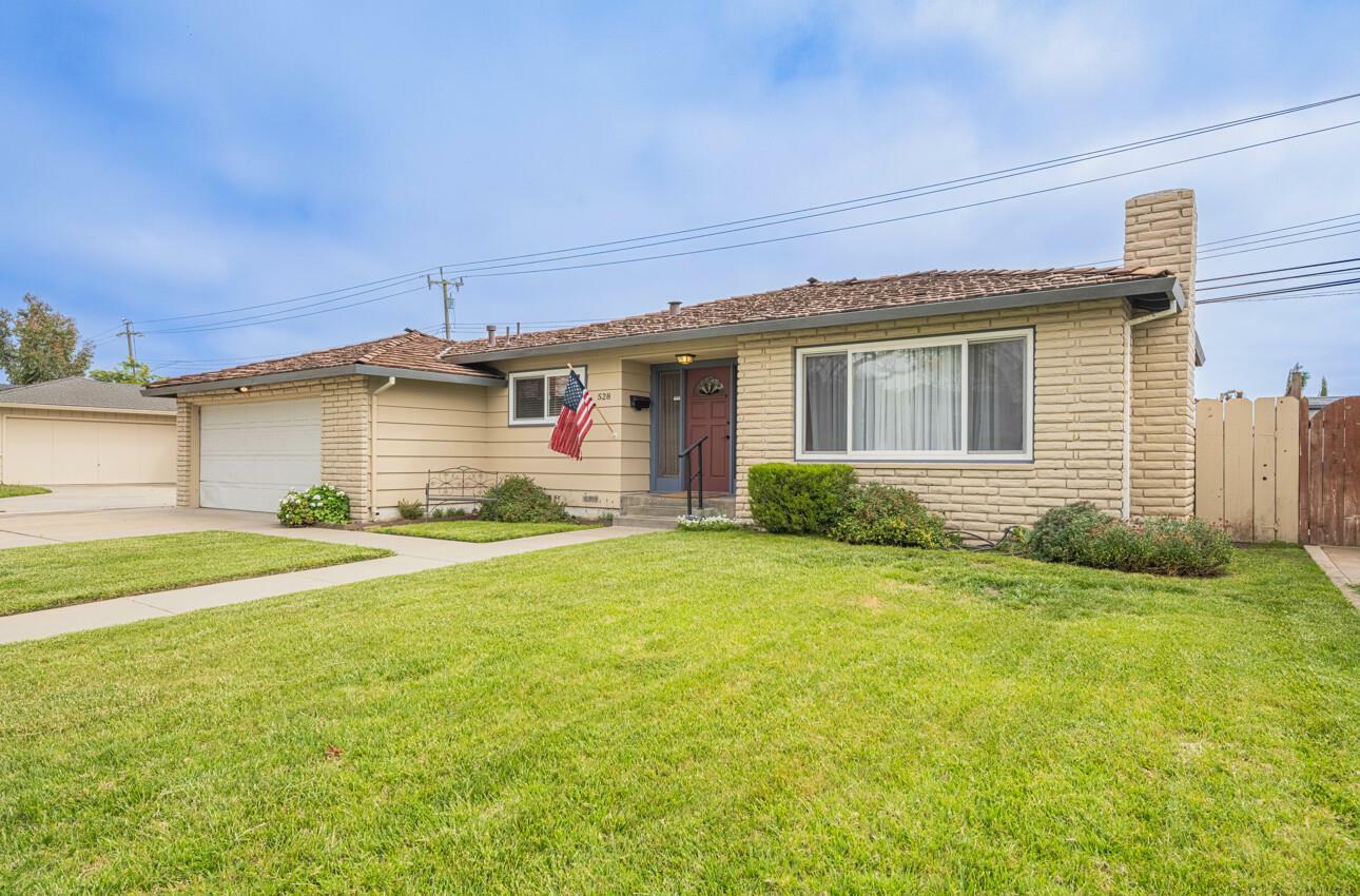 Property Photo: 528 La Mesa Drive CA 93901