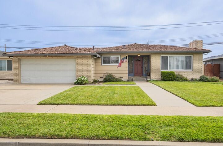 Property Photo:  528 La Mesa Drive  CA 93901 