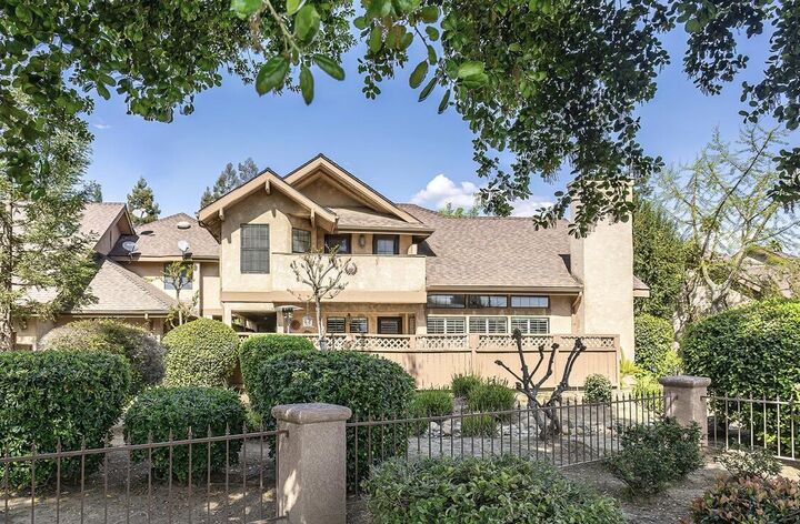 Property Photo: 1262 West Flora Avenue CA 93654