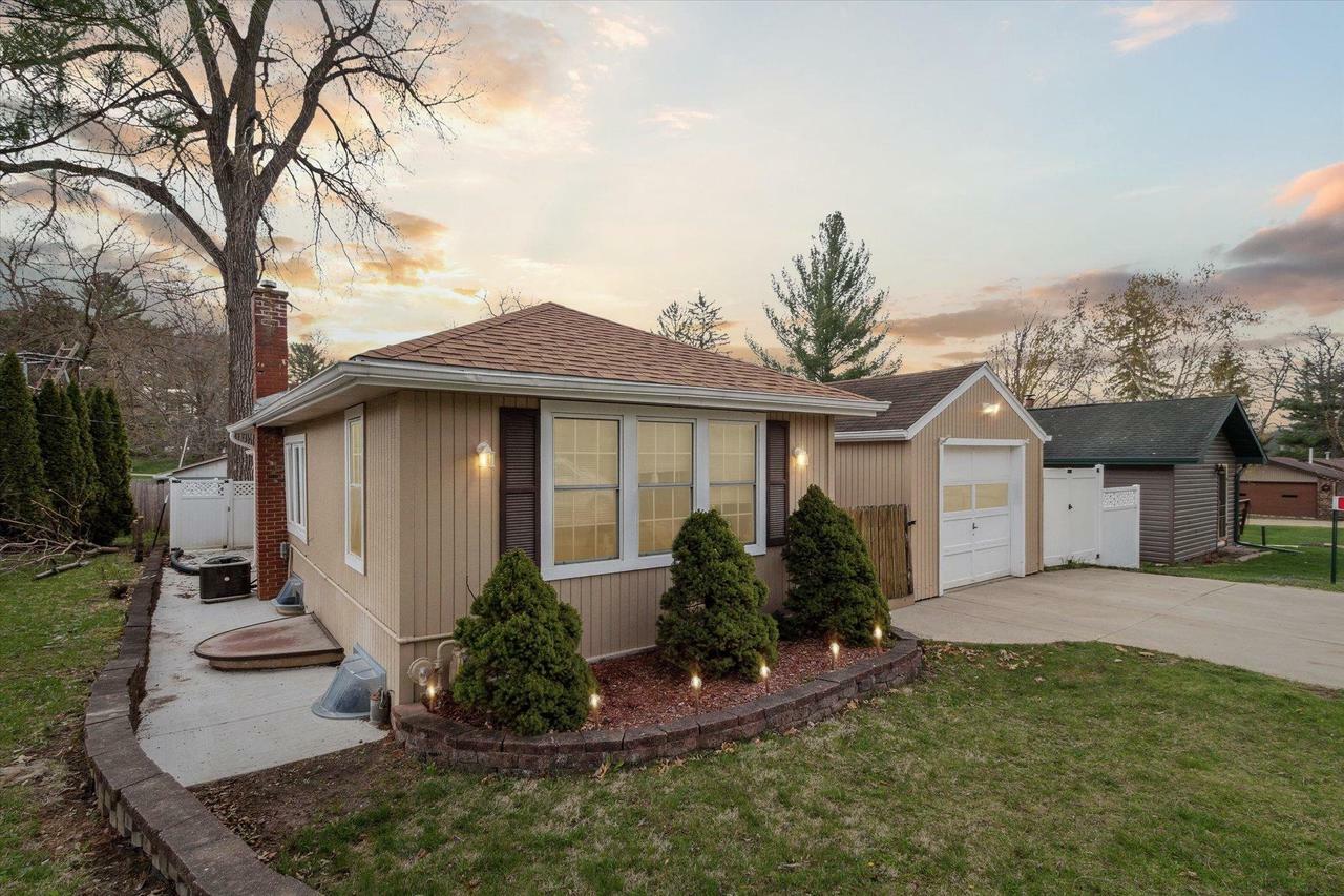 Property Photo: 8910 North Wood Street WI 53563