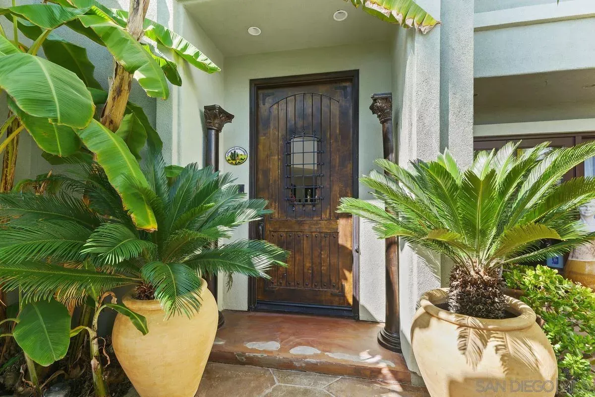 Property Photo:  633 Fern Glen  CA 92037 