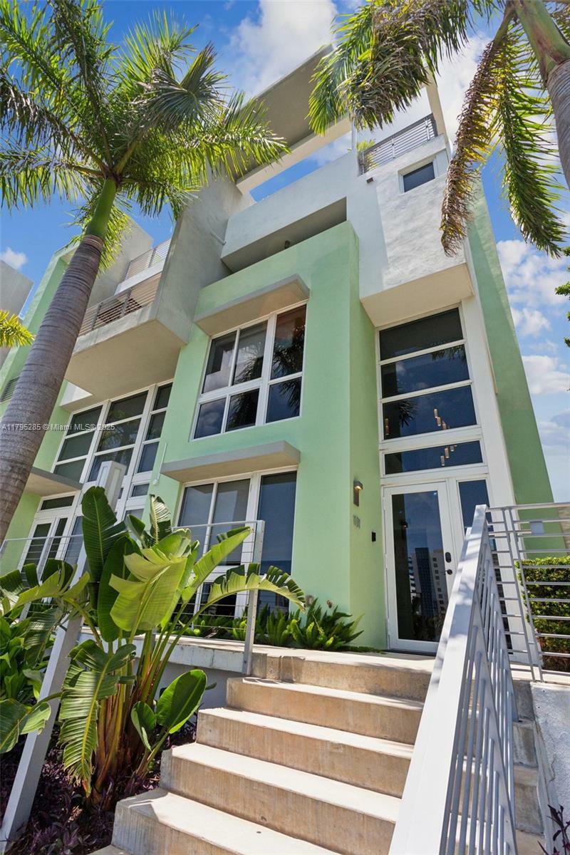 Property Photo: 101 N Shore Dr FL 33141