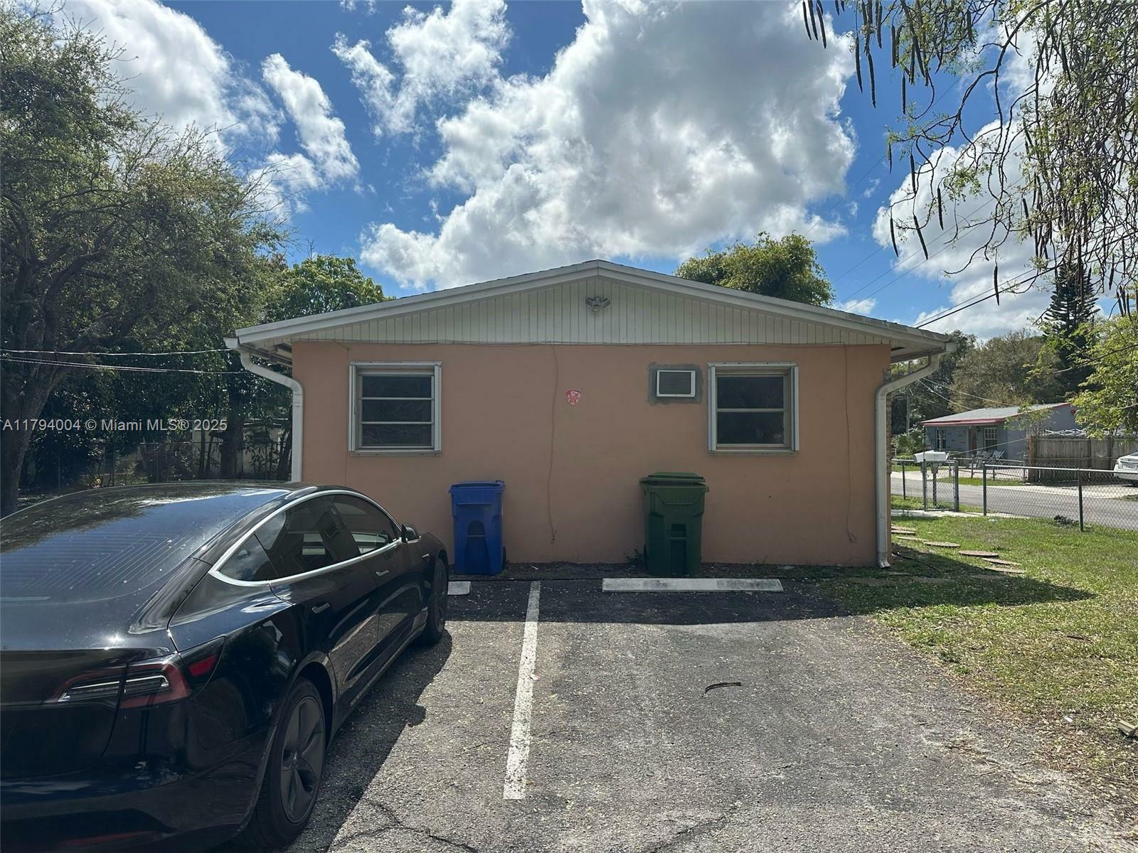 Property Photo: 844 NW 18th Ave FL 33311