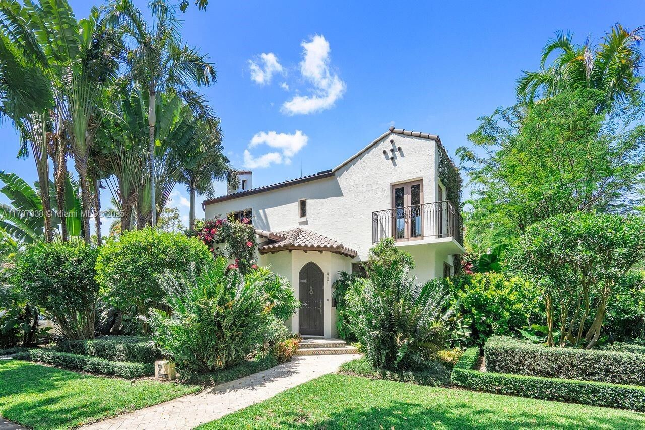 Property Photo:  901 Valencia Ave  FL 33134 