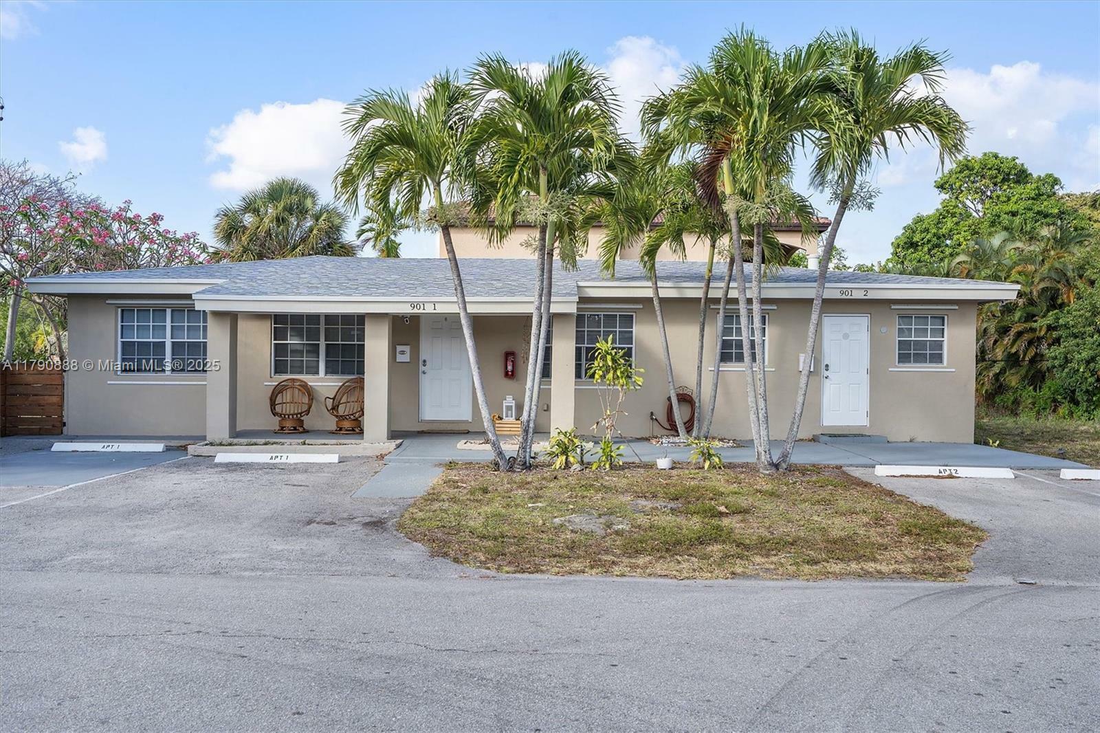 Property Photo: 901 NE 16th St FL 33304