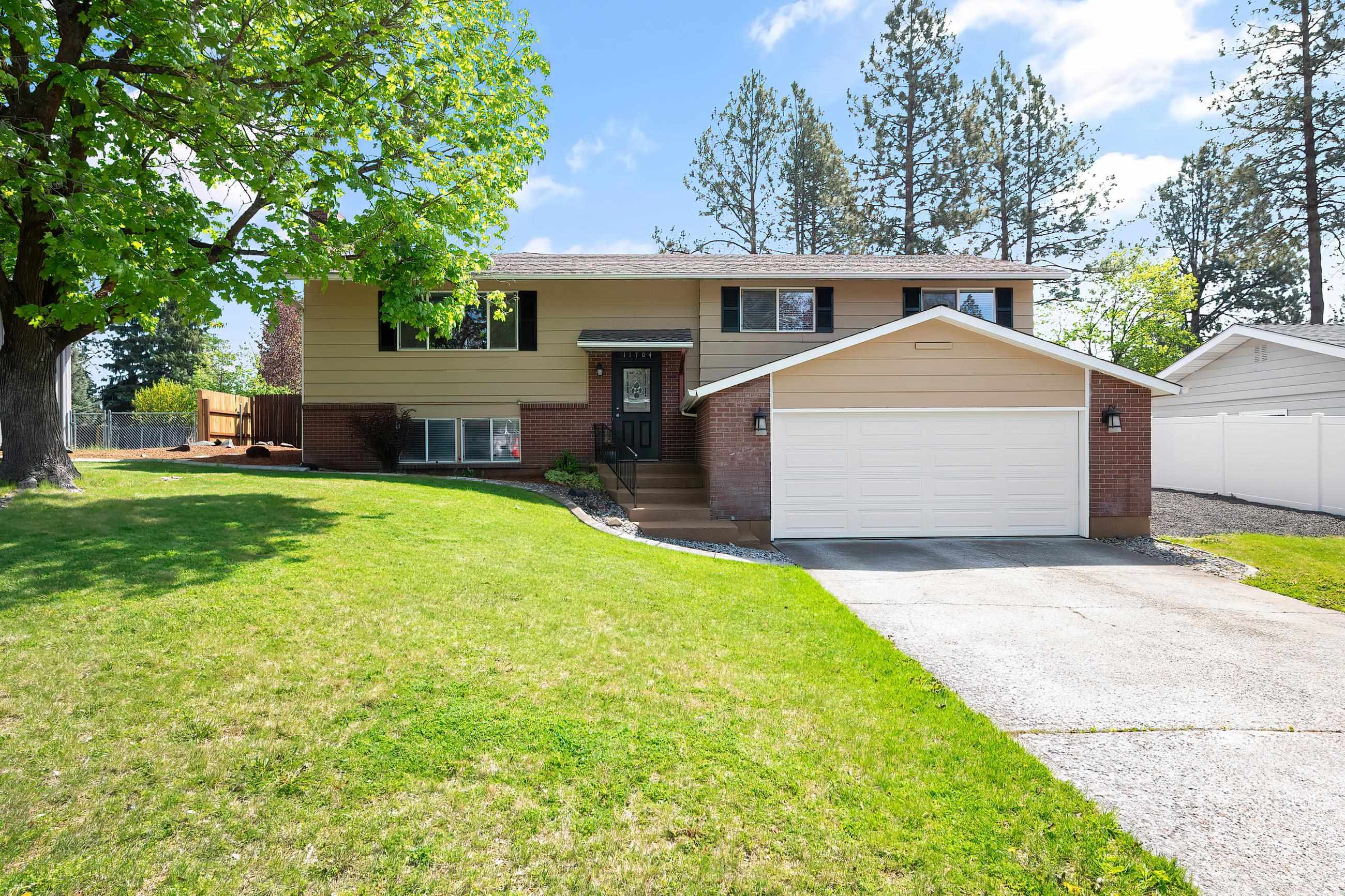 Property Photo: 11704 N Madison St WA 99218