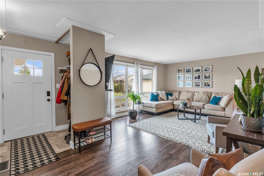 Property Photo: 7 Low Place SK S4R 5X1