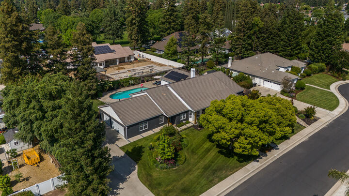 5502 W Nicholas Court  Visalia CA 93291 photo