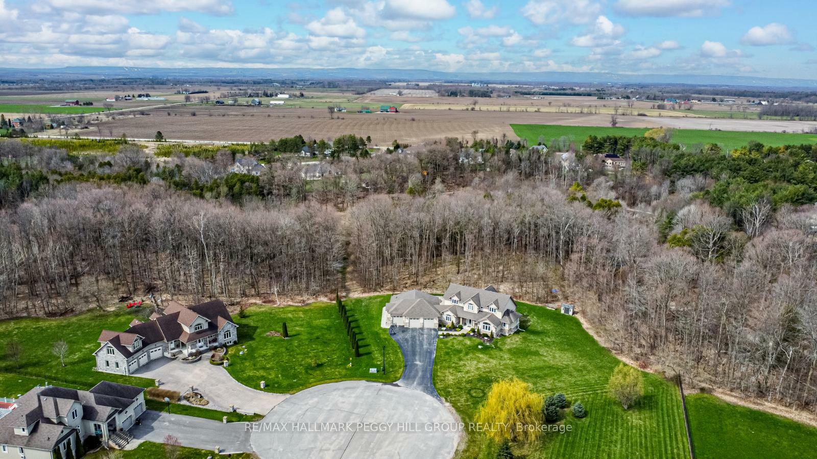 Property Photo: 2 Sumach Court ON L9Z 0A8