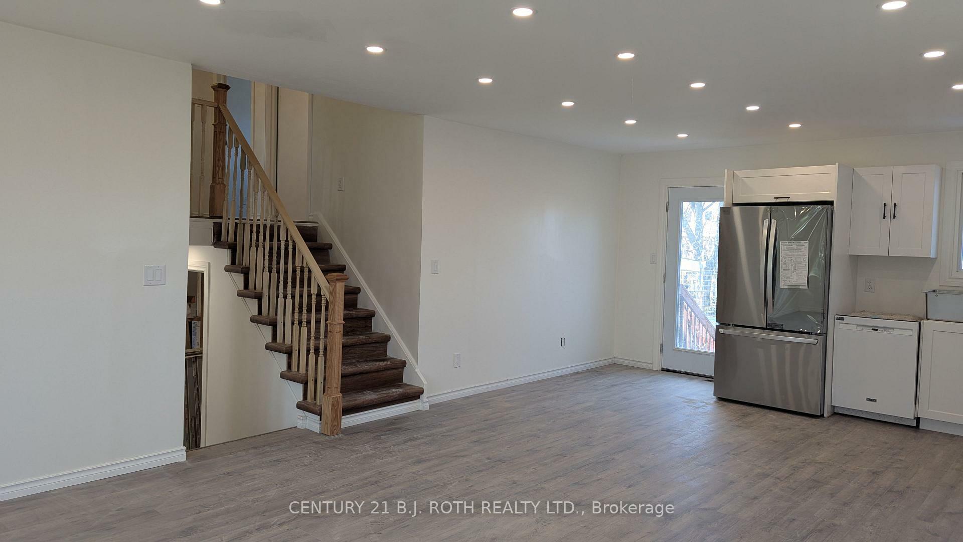 Property Photo: 20 Meadowland Avenue Upper ON L4N 2Y4