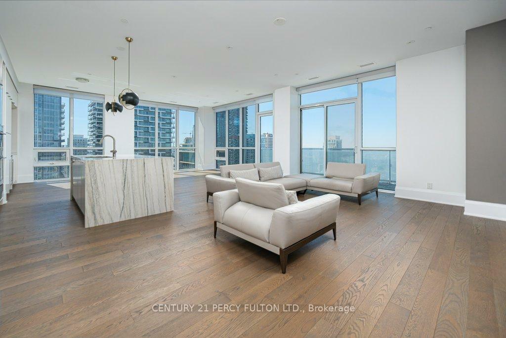 Property Photo: 101 Erskine Avenue Ph10 ON M4P 1Y5
